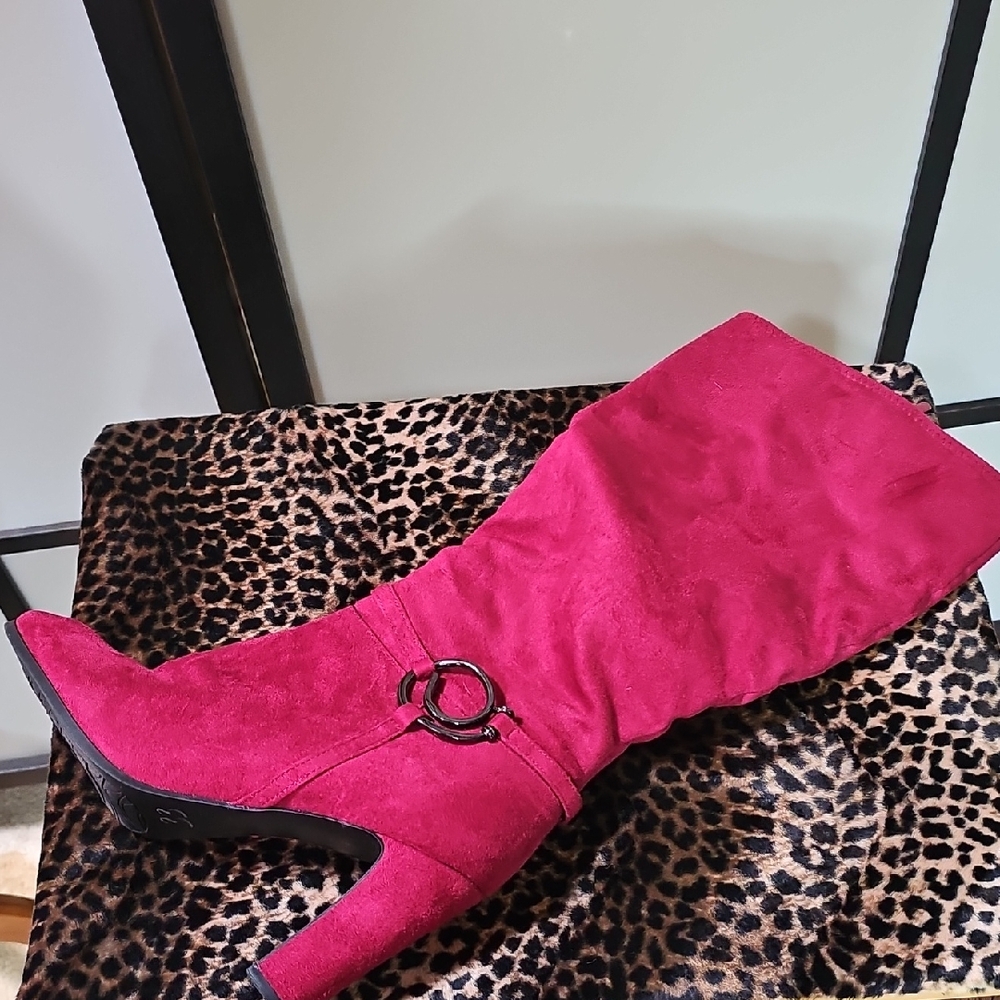 NEW FASHIONABLE RED KNEE HIGH BOOTS SIZE: 12M WIDE CALF 16" CIRCUMFERENCE